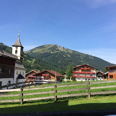 بيت ضيافة Gaestehaus Glaetzle 3*